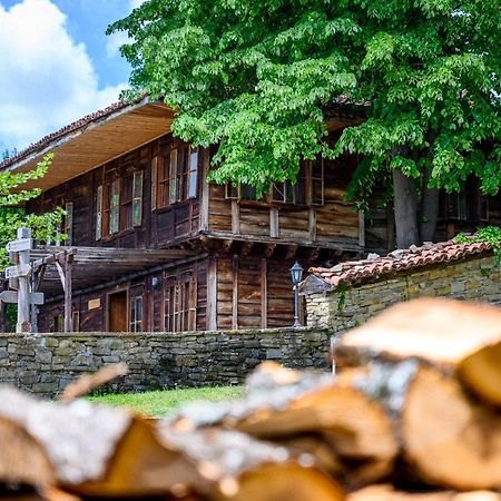 Guest Houses "Zlatna Oresha - Complex" Zheravna Esterno foto