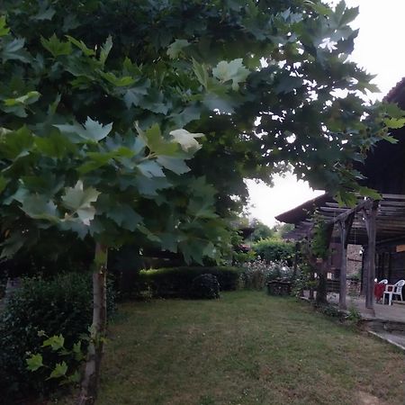 Guest Houses "Zlatna Oresha - Complex" Zheravna Esterno foto