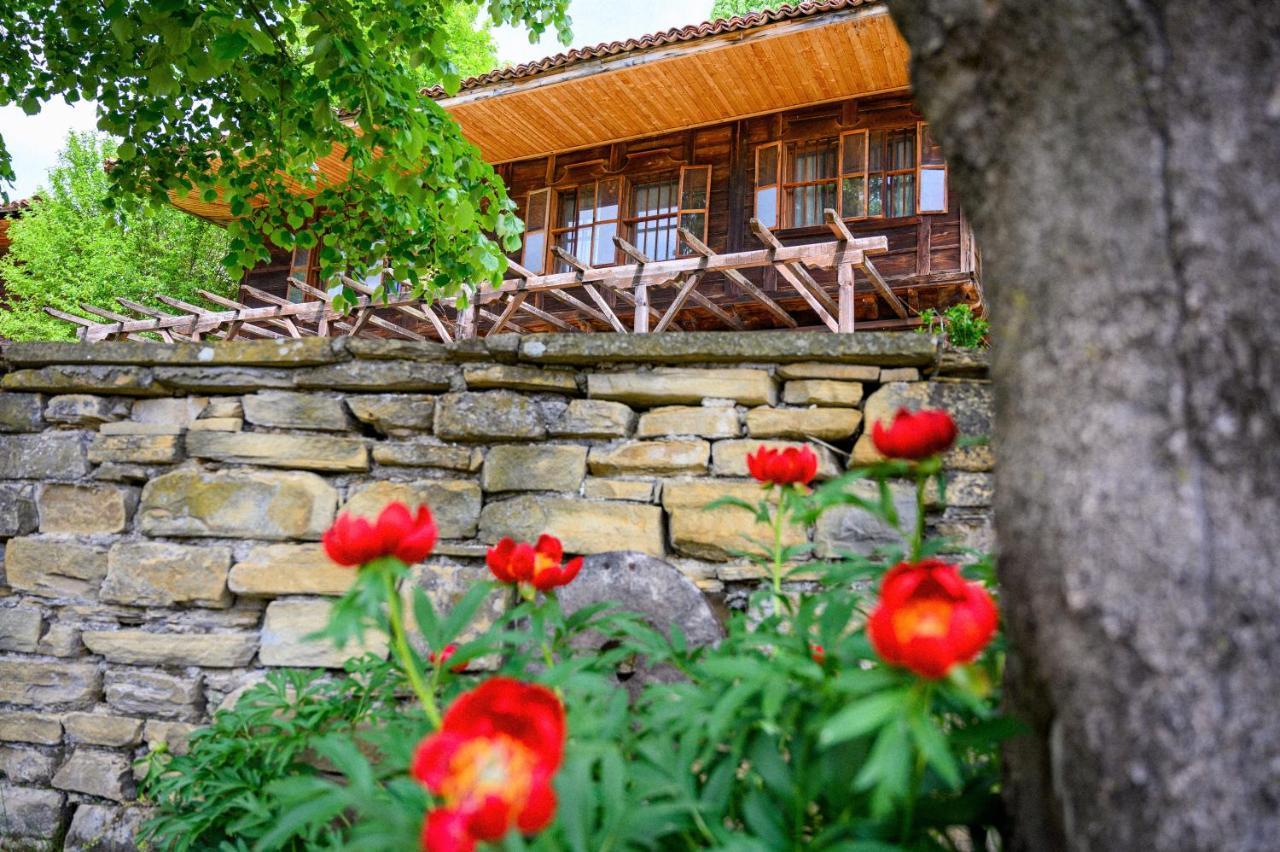 Guest Houses "Zlatna Oresha - Complex" Zheravna Esterno foto