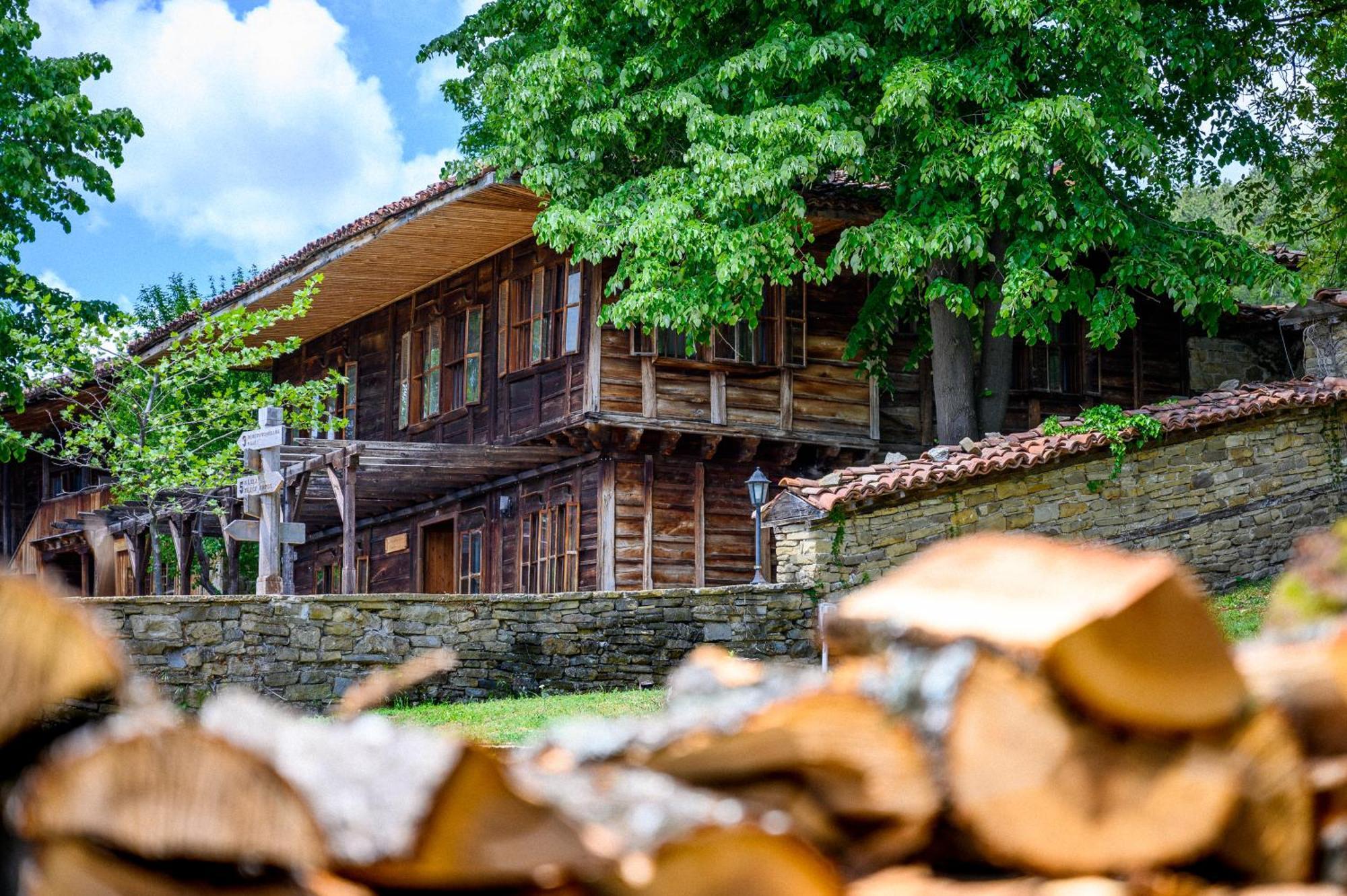 Guest Houses "Zlatna Oresha - Complex" Zheravna Esterno foto