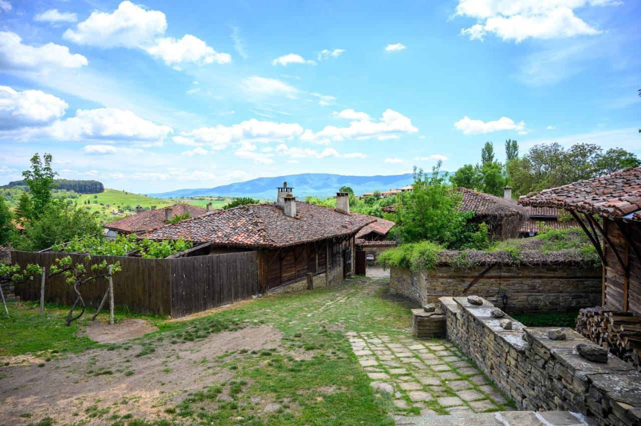 Guest Houses "Zlatna Oresha - Complex" Zheravna Esterno foto