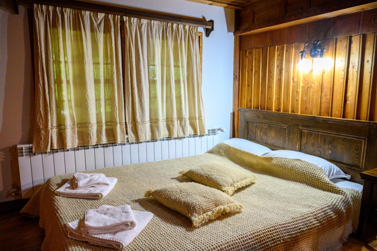Guest Houses "Zlatna Oresha - Complex" Zheravna Esterno foto