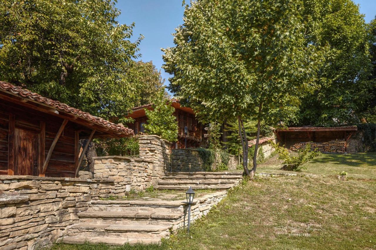 Guest Houses "Zlatna Oresha - Complex" Zheravna Esterno foto